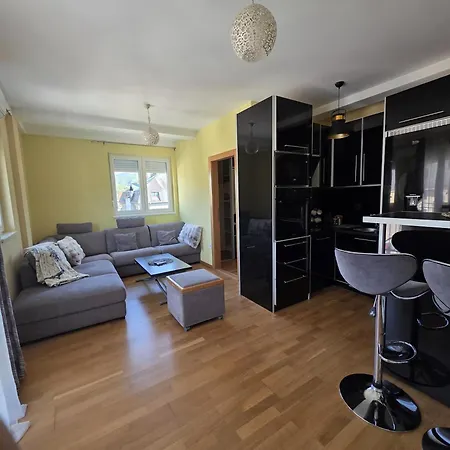 Pezerovic سوكو بانيا