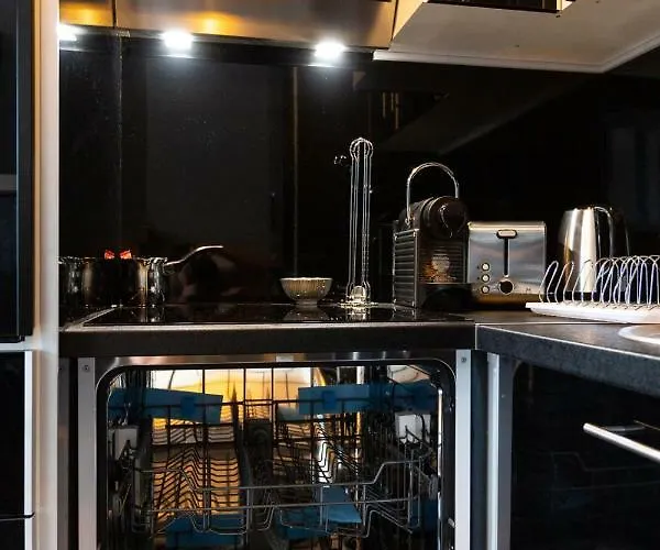 Pezerovic * 索科矿泉村